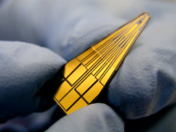 Microfluidic-component-of-the-Tearlab-card-1