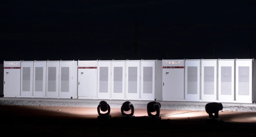 Tesla-battery_CARLA-GOTTGENS-850×455