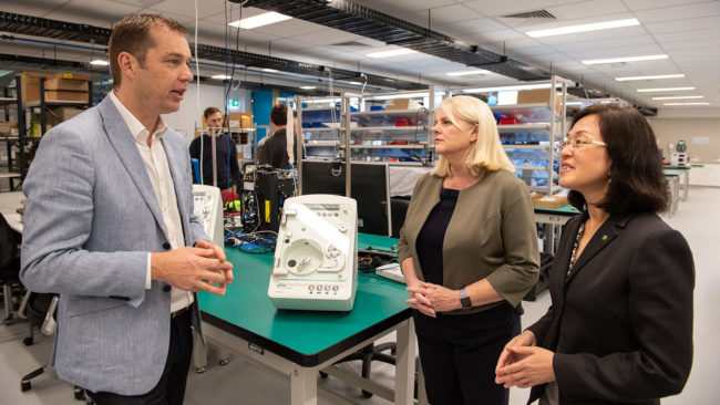 Minister-_A2W8685_16x9