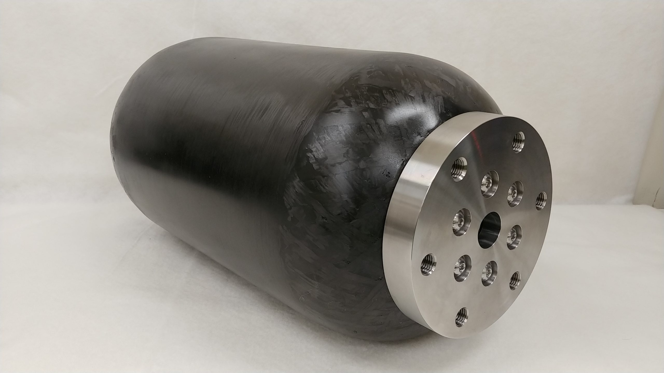 2. Linerless liquid hydrogen tank