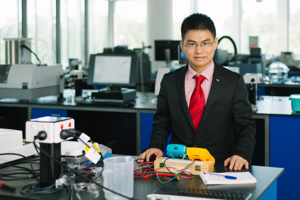 Work on wearable heat-regulating materials led by a University of Southern Queensland engineering researcher received an ARC Linkage Projects grant of $428,541 on Thursday.