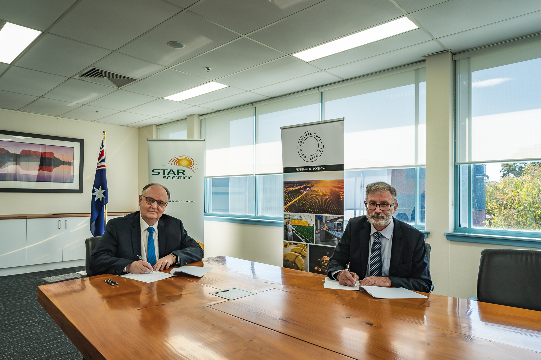 Andrew Horvath and Frank Sammut signing MoU
