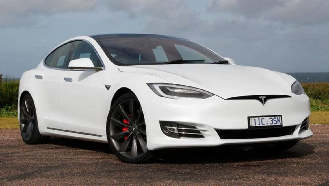 2017-Tesla-Model-S-P100D-white-sedan-Max-Klamus-1001×565-(1)_1_0