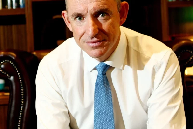 stuart-robert2-800×600-1.jpg