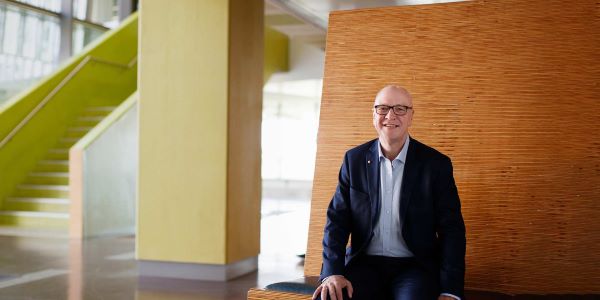 peter-dawkins-banner-building-p