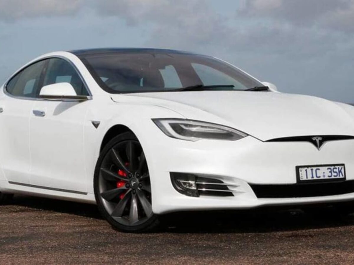 2017-Tesla-Model-S-P100D-white-sedan-Max-Klamus-1001×565-1_1_0-1200×900-c-default