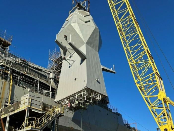 Hunter frigate mast begins to takes shape