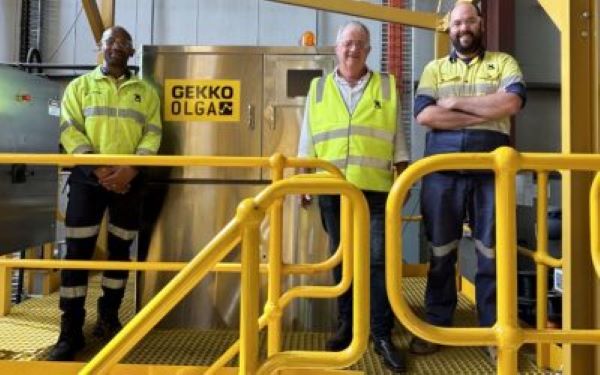 The-Gekko-OLGA-innovation-team-including-Senior-Process-Engineer-Mxolisi-Ntombela-Technical-Director-Sandy-Gray-and-RD-Manager-Austell-Lanyon-400×250