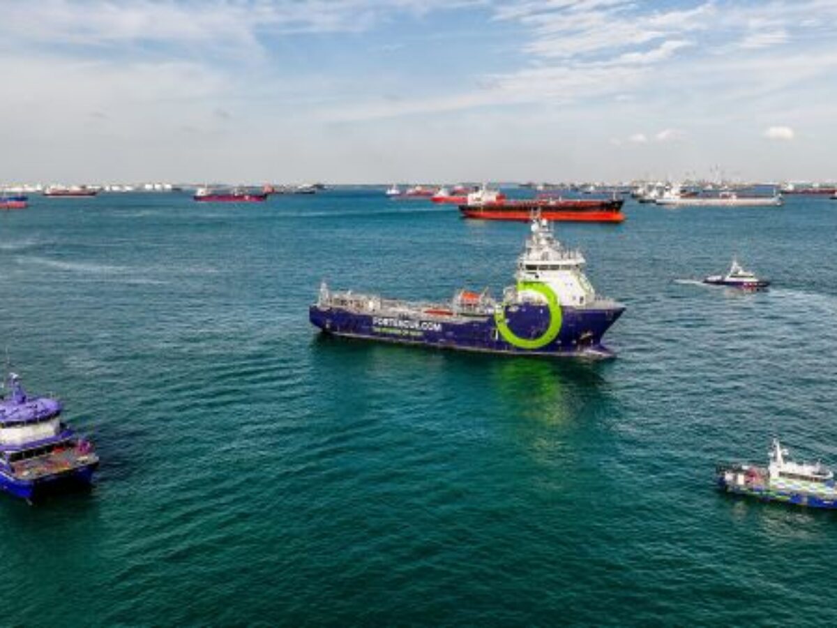 Image-Fortescue-Green-Pioneer-with-Maritime-and-Port-Authority-of-Singapore-and-Police-Coast-Guard-Craft-in-the-Port-of-Singapore-1200×900-c-default (1)
