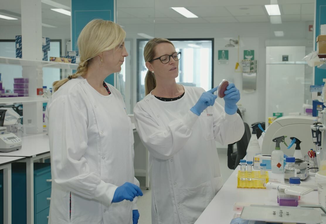 Microbiologists-Dr-Lea-Ann-Kirkham-and-Dr-Elke-Seppanen.-Image-source-Telethon-Kids-Institute