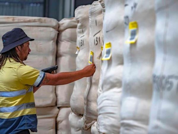 AE2I0756-1200×900-c-default