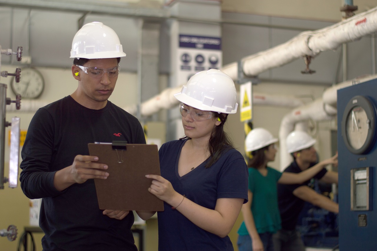 Industrial_Engineer_Working