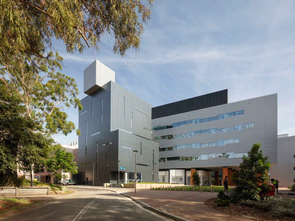 UOW1_web2021-1333×1000