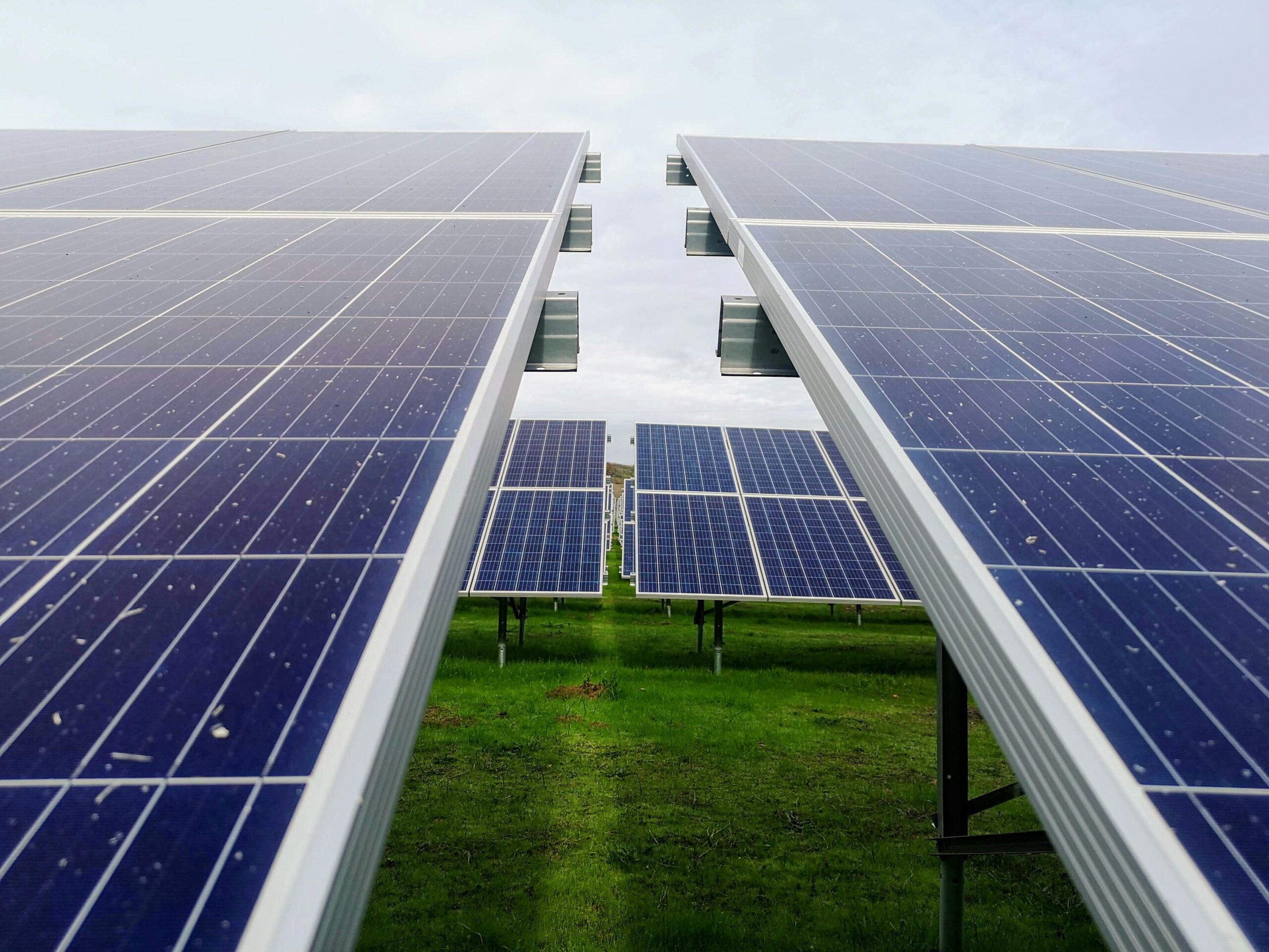 mariana-proenca-GXiHwHkIdVs-unsplash shot of solar panels in field