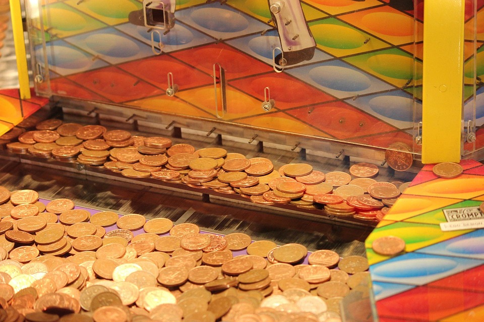 coin-drop-machine-71358_960_720 live-casino-games-online-real-dealers-real-money-wins